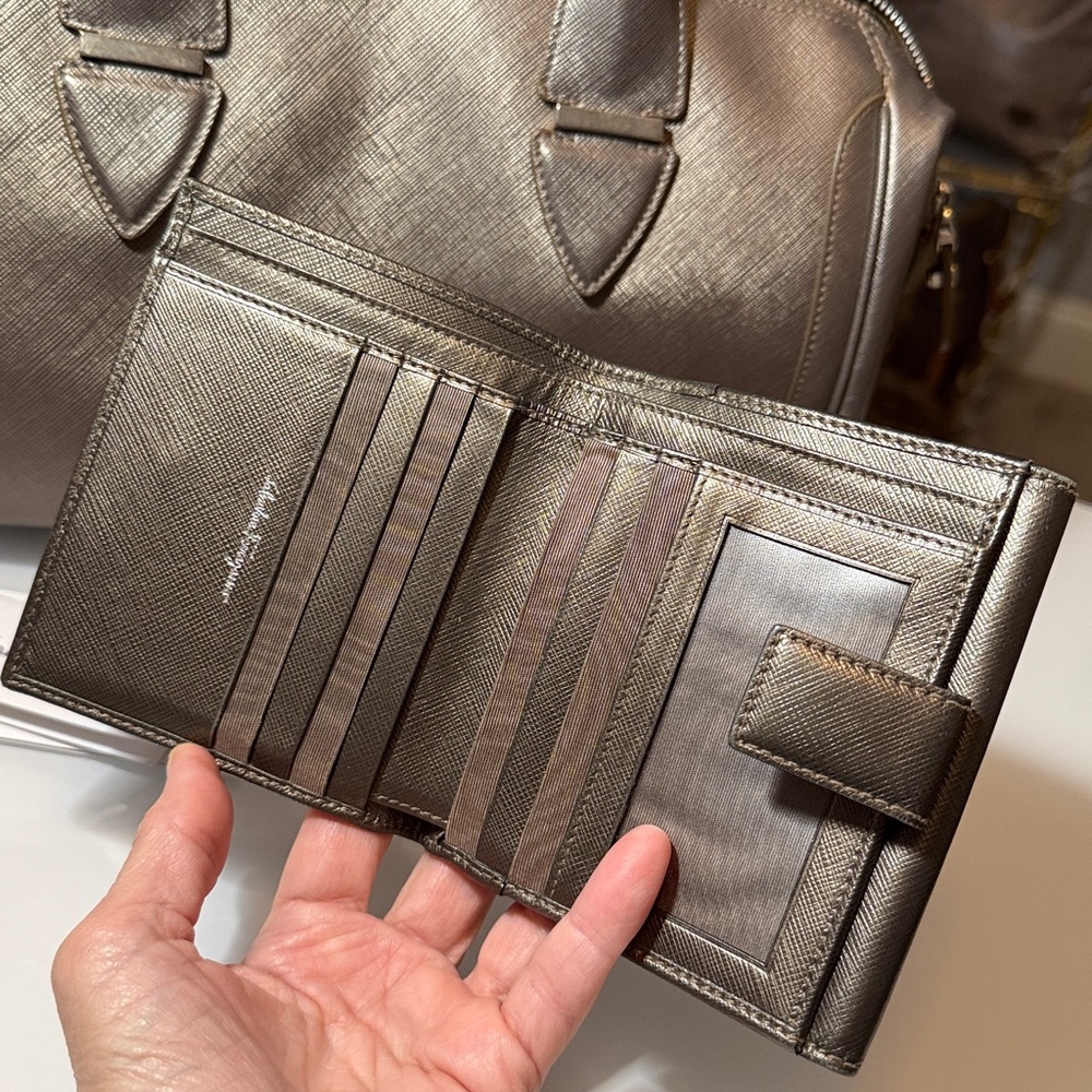 Salvatore Ferragamo SET: Metallic Platinum Gray Satchel & Wallet Silver Gancini - Picture 12 of 13